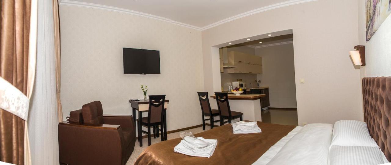 Adele Appartement Mizhhirya  Buitenkant foto